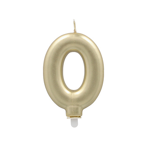 Die PAPSTAR GmbH Zahlenkerze mit Halter 7 cm "gold" ist eine goldfarbene Zahlenkerze mit einem Spitzendocht und weißem Kunststoffhalter - ideal als Geburtstagskerze zur Kuchendekoration.