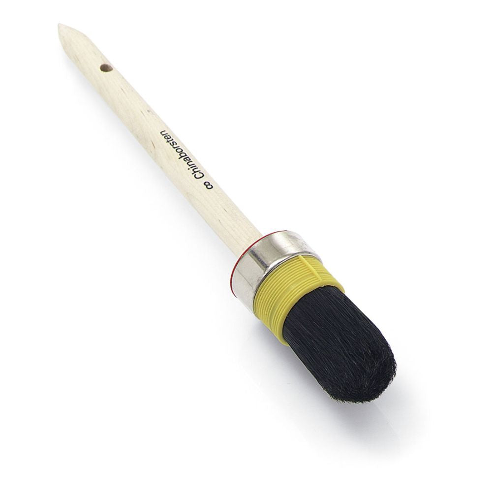 Το πινέλο δαχτυλίδι Nölle Profi Brush Handwerker διαθέτει ξύλινη λαβή με μαύρη επιγραφή που υπογραμμίζει την ποιότητα του τεχνίτη. Έχει μεταλλική ζώνη και κίτρινη ταινία με καθαρές μαύρες κινέζικες τρίχες.