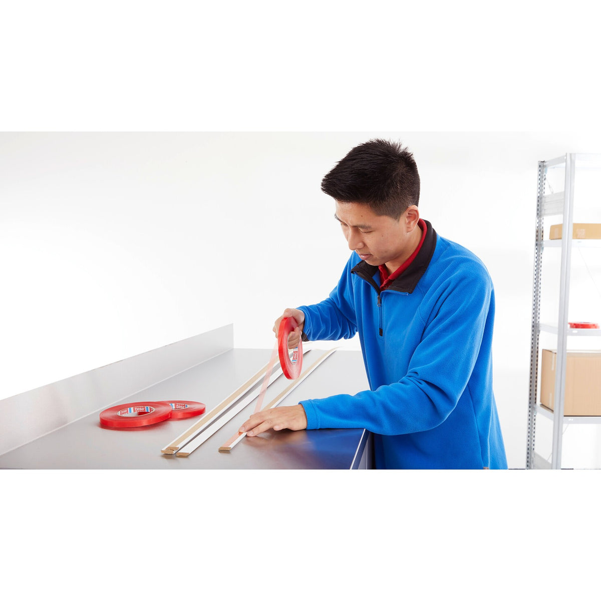 tesafix 4965 PET-Folienklebeband, transparent – Anwendung
