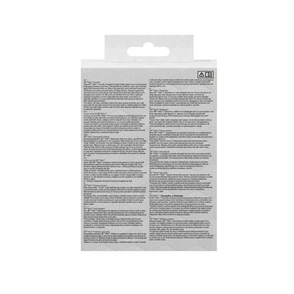 Η εικόνα δείχνει την πίσω πλευρά μιας συσκευασίας 3M™ PELTOR™ προστατευτικών ακουστικών για παιδιά της 3M Deutschland GmbH με οδηγίες, προειδοποιήσεις και λεπτομέρειες προϊόντος σε πολλές γλώσσες σε λευκό φόντο με διακριτικό γεωμετρικό μοτίβο. Δεν φαίνεται κανένα branding ή όνομα προϊόντος.