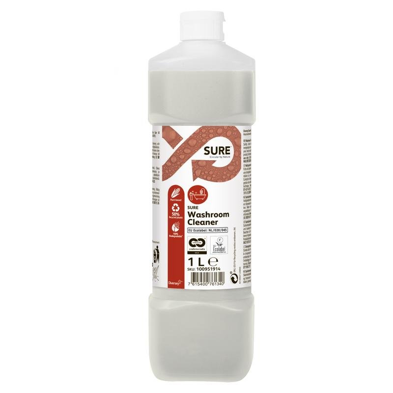 Ένα πλαστικό μπουκάλι 1 λίτρου SURE Washroom Cleaner Sanitärreiniger της Diversey Deutschland GmbH & Co. OHG έχει λευκό καπάκι, διαυγές υγρό και λευκή ετικέτα με λεπτομέρειες προϊόντος, οδηγίες, σύμβολα και τη βιοδιασπώμενη φόρμουλά του για υγιεινή καθαριότητα.