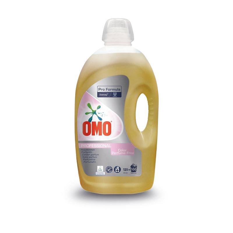 Ένα μπουκάλι 5L Omo Pro Formula χωρίς άρωμα, απορρυπαντικό χωρίς άρωμα από την Diversey Deutschland GmbH & Co. OHG, ιδανικό για χρωματιστά υφάσματα και ευαίσθητο δέρμα, με λαβή και επιγραφή σε λευκό φόντο.