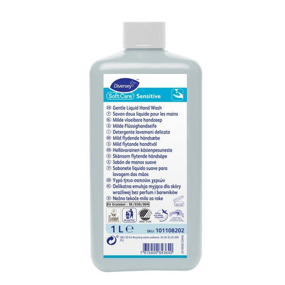 Το μπουκάλι 1 λίτρου Soft Care Sensitive της Diversey Deutschland GmbH & Co. OHG διαθέτει μπλε-λευκή ετικέτα με πολύγλωσσες πληροφορίες προϊόντος και σύμβολα χρήσης και είναι ιδανικό για ευαίσθητο δέρμα και απαλό καθημερινό καθαρισμό χεριών.