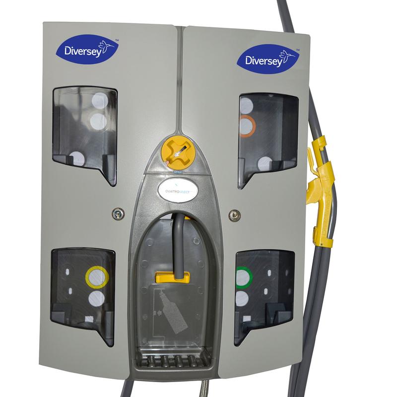 Η Quattro Select Uni AirGap Δοσομετρική Σταθμός της Diversey Deutschland GmbH & Co. OHG είναι μια γκρι συσκευή τοίχου για έως και 4 προϊόντα, με τέσσερις ορατούς θαλάμους, διαφανείς πλάκες, τοποθετημένους σωλήνες, συμπαγή σχεδιασμό, περιστροφικό κουμπί και μοχλό.