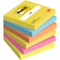 Ένα εξάδα Post-it® Notes 76x76 mm (Energetic Collection) από την 3M Deutschland GmbH, με 100 φύλλα ανά μπλοκ σε διάφορα χρώματα ταξινομημένα. Κατασκευασμένα από 100% χαρτί πιστοποιημένο από PEFC (SGSCH-PEFC-COC-110078) για βιωσιμότητα.
