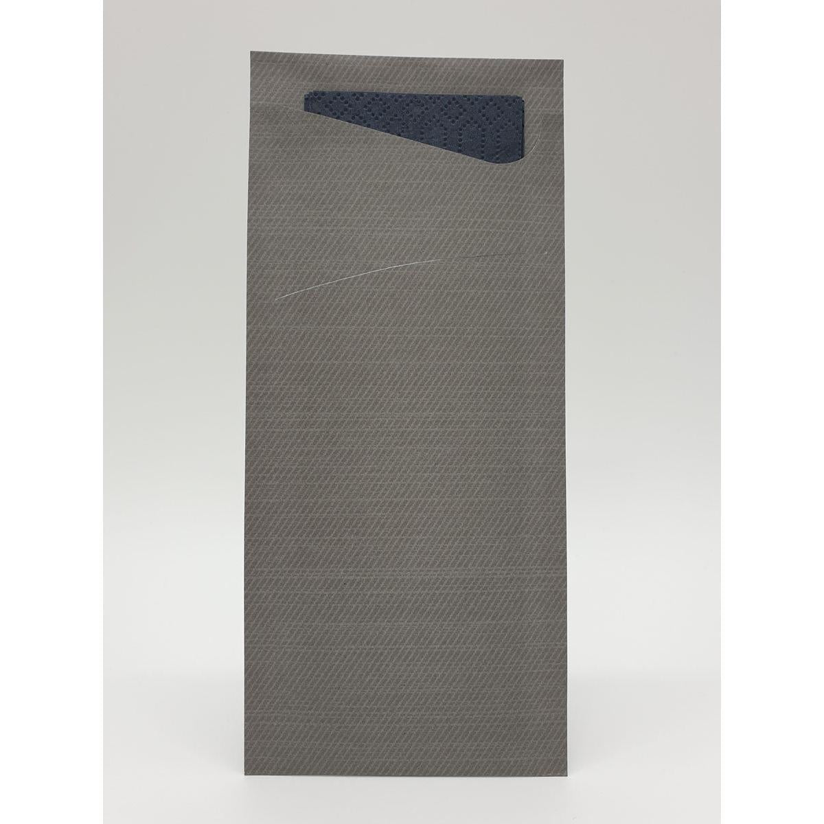 Ένα ψηλό, ορθογώνιο Sacchetto Zelltuch 190 x 85 mm της Duni GmbH με δομημένη γκρίζα επιφάνεια και ένα σκούρο τριγωνικό καπάκι στην κορυφή στέκεται μπροστά από ένα απλό λευκό φόντο.