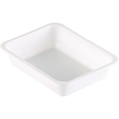 Η Duni GmbH PP-Schale Caterline 1 Weiß PP 227x178 είναι ένας ορθογώνιος, λευκός δίσκος με ελαφρώς στρογγυλεμένες γωνίες και επίπεδες πλευρές, σχεδιασμένος για ανάγκες εστίασης και απεικονισμένος σε απλό λευκό φόντο.