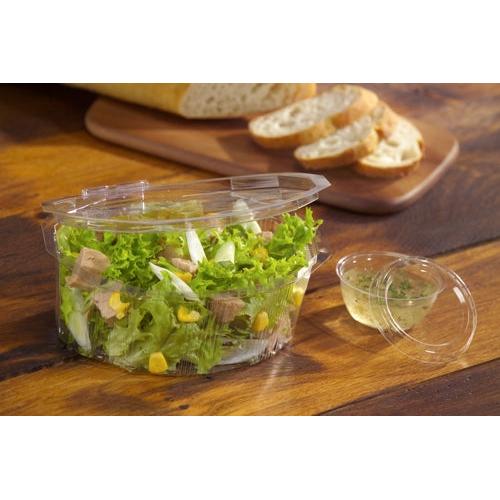 Ένα διαφανές δοχείο Starpak PS (50 ml, Ø 6,7 cm) από το σετ των 100 κομματιών Dressingschalen περιέχει ανάμεικτη πράσινη σαλάτα, καλαμπόκι και τόνο σε ξύλινη επιφάνεια με κομμένο ψωμί – ιδανικό για τους λάτρεις της φρέσκιας γαστρονομίας.