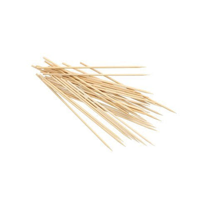 Ένα σετ PAPSTAR 250 σουβλάκια, μπαμπού «pure» της PAPSTAR GmbH με αιχμηρές άκρες είναι τοποθετημένο σε απλό λευκό φόντο - ιδανικό για μια φιλική προς το περιβάλλον και βιοδιασπώμενη εμπειρία ψησίματος.