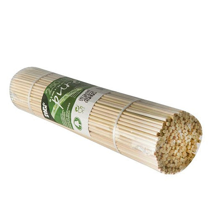 Ένα πακέτο PAPSTAR 250 σουβλάκια, μπαμπού «pure» από την PAPSTAR GmbH, συσκευασμένα σε διαφανές φιλμ με πράσινη-λευκή πλαϊνή ετικέτα με λεπτομέρειες προϊόντος και σύμβολα ανακύκλωσης.