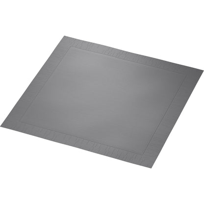 Η πετσέτα Klassikservietten 40 x 40 cm 4 στρώσεων, ανάγλυφη 1/4 Falz της Duni GmbH είναι μια γκρι, ελαφρώς δομημένη, ορθογώνια πετσέτα με διακριτική άκρη, απεικονίζεται σε λευκό φόντο.