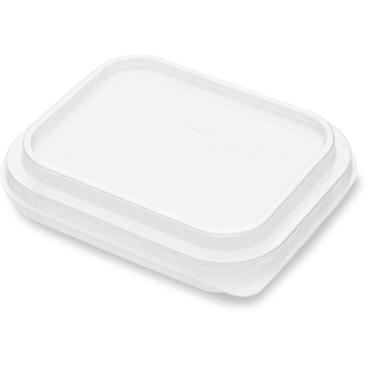 Ένα διαφανές ορθογώνιο καπάκι PP (144x120 mm) της Duni GmbH για δοχεία PP, συσκευασία (900 τεμάχια), απεικονίζεται άδειο σε λευκό φόντο, φωτογραφημένο ελαφρώς λοξά.