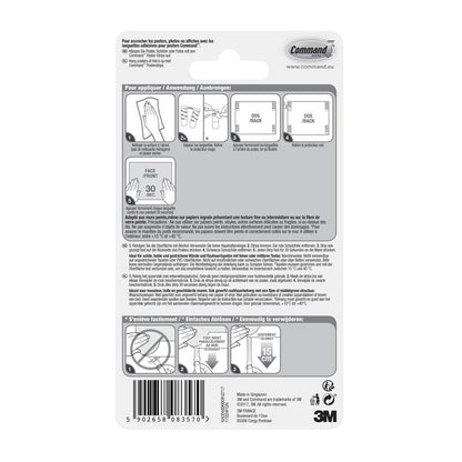 Η πίσω πλευρά μιας συσκευασίας Command™ Poster-Strips 17024 από την 3M Deutschland GmbH με εικονογραφημένες οδηγίες βήμα προς βήμα για στερέωση χωρίς υπολείμματα και τοποθέτηση αφισών σε πολλές γλώσσες, με διαγράμματα, γραμμωτό κώδικα και branding 3M κάτω δεξιά.