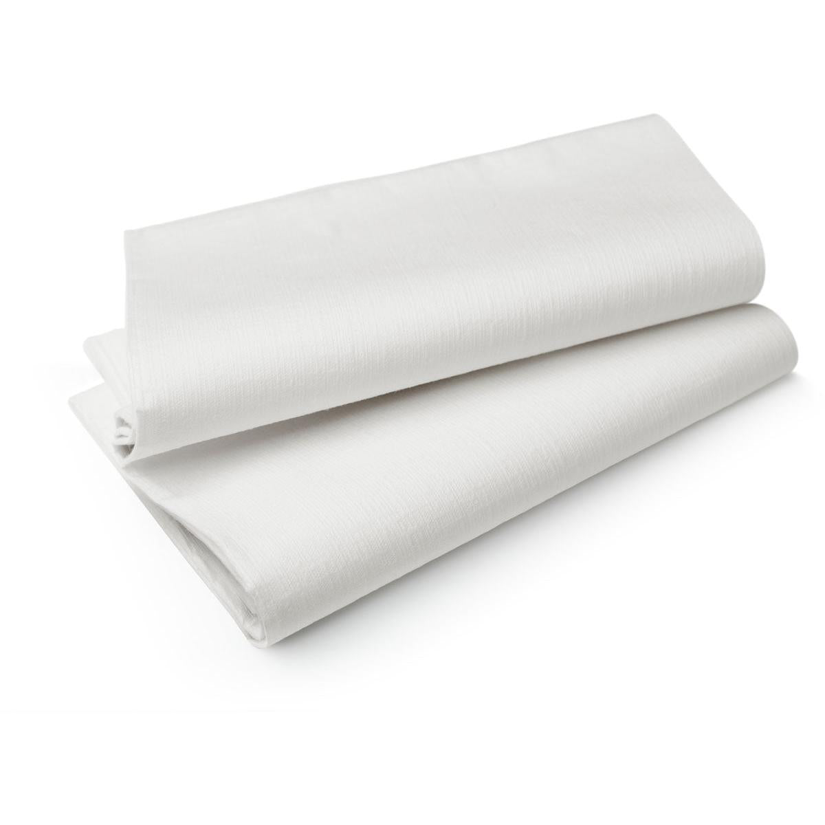 Δύο διπλωμένα τραπεζομάντιλα Evolin 84x84 cm, λευκά από την Duni GmbH (συσκευασία με 84 τεμάχια) τοποθετούνται σε ένα απλό λευκό φόντο. Το υψηλής ποιότητας τραπεζομάντιλο φαίνεται λείο και καθαρό.