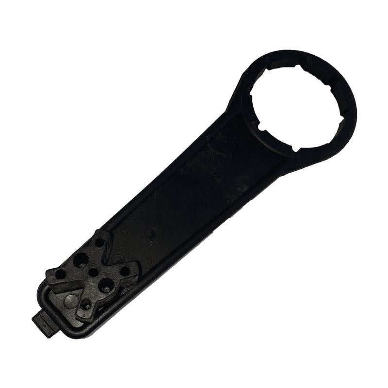 Το κλειδί για το L-Ring-Fass της Diversey Deutschland GmbH & Co. OHG είναι ένα μαύρο πλαστικό εργαλείο με στρογγυλό, οδοντωτό άκρο και επίπεδη λαβή, ιδανικό για το σφίξιμο ή το λύσιμο των καπακιών του L-Ring-Fass (1 κομμάτι ανά συσκευασία).