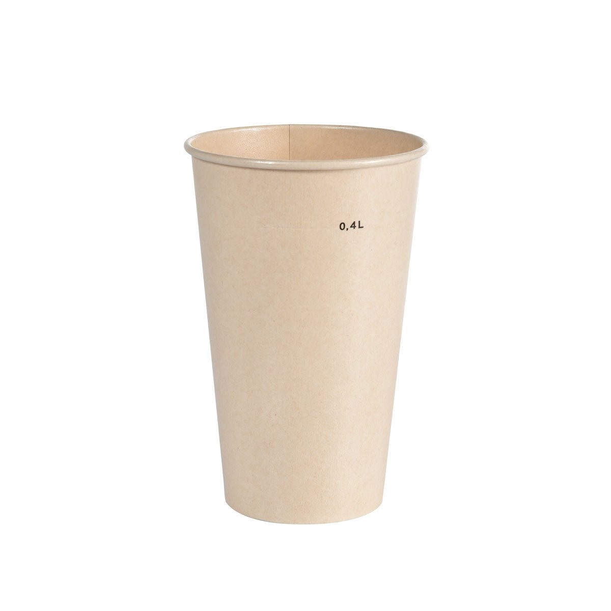 Ausschakbecher Breeze Cup Bagasse von Duni GmbH: ένα απλό μπεζ κύπελλο 0,4L, φιλικό προς το περιβάλλον και ιδανικό για βιώσιμη απόλαυση, στέκεται όρθιο μπροστά από λευκό φόντο.