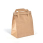 Μια BioPak Foldbag Small Brown Paper FSC 180x110x265 από την Duni GmbH με δύο επίπεδες λαβές και ένα διπλωμένο καπάκι στέκεται όρθια σε λευκό φόντο. Συσκευασία με 500 τεμάχια.