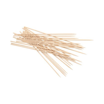 Μια συσκευασία με 100 PAPSTAR ξύλινα σουβλάκια (Ø 3 mm, 20 cm) της PAPSTAR GmbH είναι έτοιμη για το πάρτι σας με ψητά, τακτοποιημένα σχολαστικά σε λευκό φόντο.