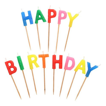Die PAPSTAR Buchstabenkerzen "Happy Birthday" (8 cm) von PAPSTAR GmbH sind bunte Buchstabenkerzen auf Holzstäben, die in zwei festlichen Reihen angeordnet sind - jeder Buchstabe in einer anderen Farbe, perfekt für die Geburtstagsdekoration.