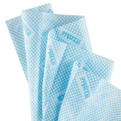 Mehrere blau-weiße WypAll® X50 Wischtücher - Interfold (41,80 cm x 24,70 cm) der Kimberly-Clark GmbH mit Fischschuppenstruktur und blauem Aufdruck "WYPALL" werden aufgefächert präsentiert.