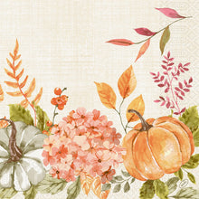 Υδατογραφημένες πορτοκαλί και πράσινες κολοκύθες, αποχρώσεις Spicy Pumpkin, ροζ ορτανσίες και φθινοπωρινά φύλλα διακοσμούν το κάτω άκρο - ιδανικό για Duni GmbH Χαρτοπετσέτες 40x40 3 στρώσεων 1/4 Spicy Pumpkin (πακέτο 250 τεμαχίων) Σχέδια.