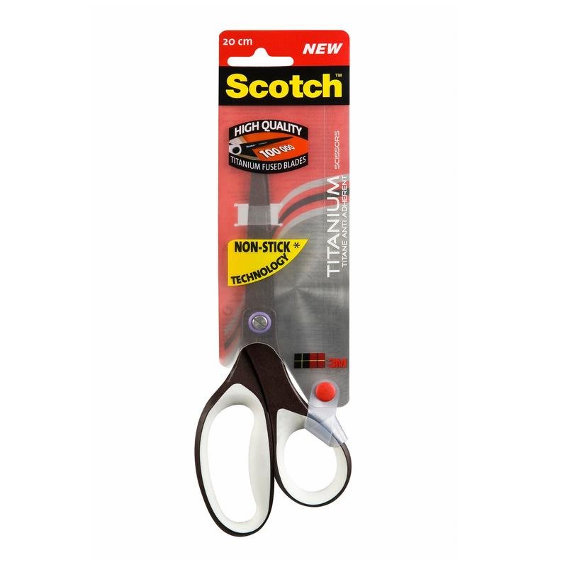 Ένα ζευγάρι ψαλίδια Scotch™ Titan 20 cm από την 3M Deutschland GmbH, με λεπίδες επικαλυμμένες με τιτάνιο και αντικολλητική επίστρωση, και μαύρες-λευκές λαβές. Έρχεται σε γκρι αυθεντική συσκευασία με κόκκινες, μαύρες και κίτρινες πινελιές.