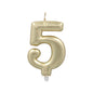 Eine PAPSTAR GmbH Zahlenkerze mit Halter, 7 cm in Gold und in Form der Zahl Fünf, ist mit einem Spitzendocht versehen und wird vor einem schlichten weißen Hintergrund gezeigt.