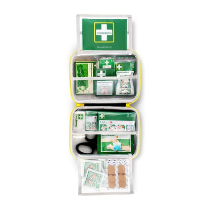 Το κουτί πρώτων βοηθειών MEDIUM της Orkla Wound Care AB διαθέτει, μέσα σε μια συμπαγή μαλακή θήκη, επισημασμένα διαμερίσματα με επιδέσμους, μάσκα τεχνητής αναπνοής, ψαλίδι, καθαριστικό πληγών, τζελ για εγκαύματα και αυτοκόλλητα επιθέματα — όλα τακτοποιημένα με σαφήνεια.
