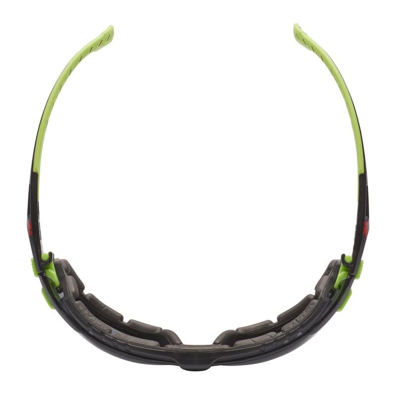 Τα γυαλιά προστασίας 3M™ Solus™ 1000 από την 3M Deutschland GmbH με πράσινο/μαύρο πλαίσιο, γκρι γυαλί και αποσπώμενη σφράγιση αφρού προσφέρουν μέσω της επίστρωσης κατά της ομίχλης Scotchgard™ βέλτιστη προστασία ματιών.