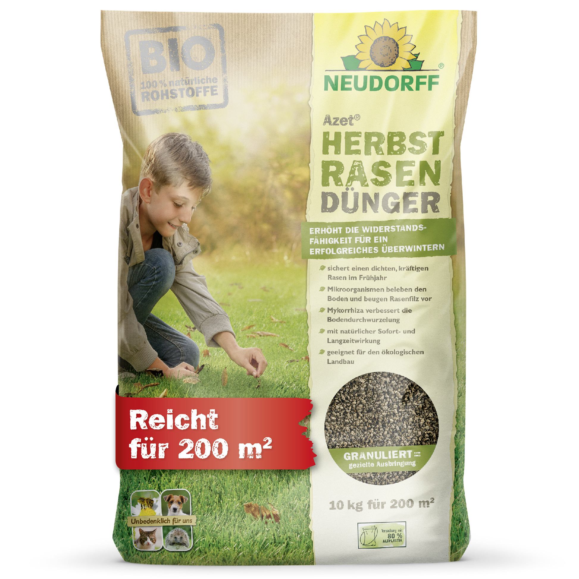 Eine Tüte Neudorff Shop Azet HerbstRasenDünger, organischer Rasendünger, mit Kind und Hund auf der Vorderseite, Produktinformation, geeignet für 200 m², und einem transparenten Fenster, auf dem das Granulat zu sehen ist.