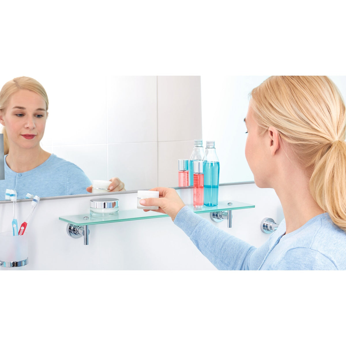 tesa Luup Glasablage, verchromt, inkl. Klebelösung – Anwendung