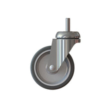 Das TASKI Trolley Rad 100mm von Diversey Deutschland GmbH & Co. OHG ist eine drehbare Lenkrolle mit Metallbügel und Gummireifen, für TASKI Trolleys (1 Stück Packung), abgebildet auf weißem Hintergrund.