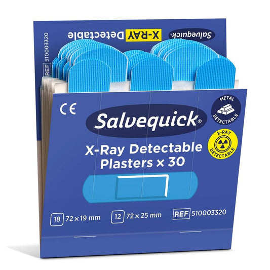 Eine geöffnete Packung Orkla Wound Care AB Salvequick röntgendetektierbar enthält 30 blaue, röntgendetektierbare Pflaster in zwei Größen. Die Verpackung ist mit "30 Stück/Nachfüllung" beschriftet und wird in einer 6er-Packung geliefert.