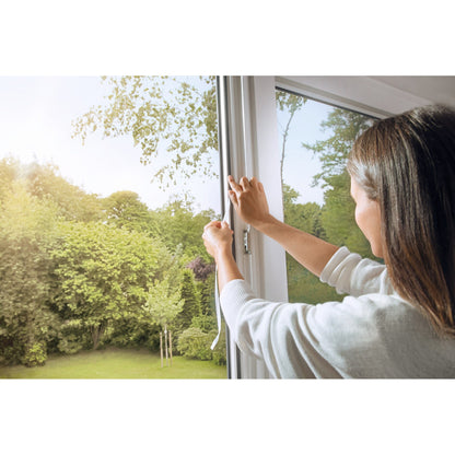 tesa INSECT STOP 2-in-1 Pollen- und Fliegengitter Premium, anthrazit – Anwendung