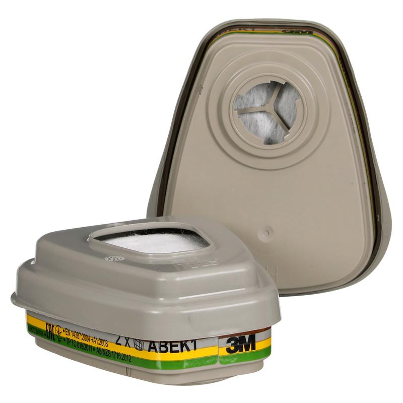 Η εικόνα δείχνει δύο γκρι σετ φίλτρων 3M™ 6004-1, συνδυαστικό φίλτρο ABEK1P3 (2x6059, 2x5935, 2x501) της 3M Deutschland GmbH - ένα όρθιο με το άνοιγμα στερέωσης και ένα πλάγιο με ορατές ετικέτες και χρωματιστές ρίγες.