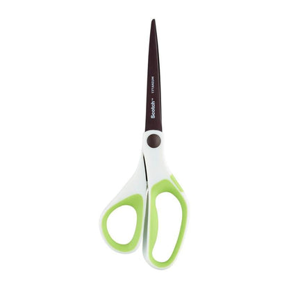 Το ψαλίδι Scotch™ Titan (20 cm) της 3M Deutschland GmbH έχει λευκές και ανοιχτό πράσινες λαβές με μια μεταλλική λεπίδα, που απεικονίζεται σε ένα απλό λευκό φόντο.