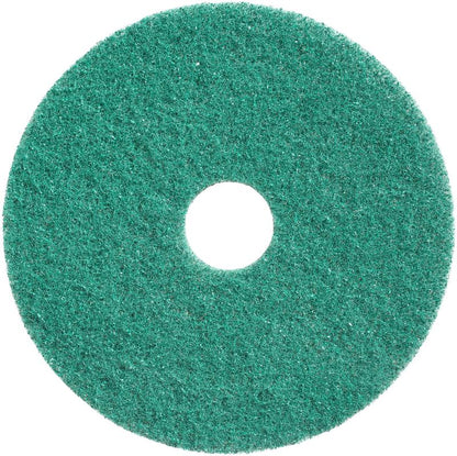 Το Twister Pad, πράσινο από την Diversey Deutschland GmbH & Co. OHG είναι ένα στρογγυλό, τραχύ υπόστρωμα καθαρισμού για πέτρινα δάπεδα με κεντρική τρύπα, εδώ απεικονίζεται από ψηλά σε λευκό φόντο.
