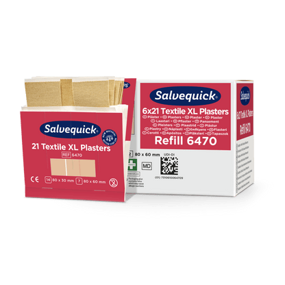 Απεικονίζονται δύο κουτιά Orkla Wound Care AB XL textilgips (21 κομμάτια/πακέτο, 6 κομμάτια) - ένα ανοιχτό με επιδέσμους, ένα κλειστό. Για μικρούς τραυματισμούς; Μεγέθη: 80x30 mm, 80x60 mm; Αναφορά: 6470. Αριθμός κομματιών: 21/126.