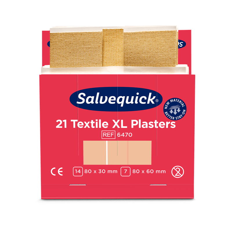 Ένα κόκκινο-λευκό κουτί με την επιγραφή "Orkla Wound Care AB Xl textilgips, 21 κομμάτια/ορυχείο | Πακέτο (6 κομμάτια)" με δύο μπεζ υφασμάτινα επιθέματα στις διαστάσεις 80 x 30 mm και 80 x 60 mm καθώς και πληροφορίες προϊόντος και πιστοποίησης.