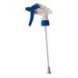 Η κεφαλή ψεκασμού Triggerpro 750ml μπλε/λευκό από την Diversey Deutschland GmbH & Co. OHG είναι κατάλληλη για φιάλες 750ml. Διαθέτει μπλε/λευκή λαβή, λευκό σώμα και μακρύ διαφανές σωλήνα αναρρόφησης (Συσκευασία: 1 τεμάχιο).