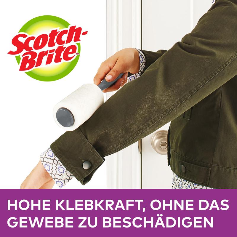 Ένα άτομο χρησιμοποιεί τον Scotch-Brite™ Everyday Clean Mini-Fusselroller, 30 φύλλα, χρωματιστή λαβή της 3M Deutschland GmbH στο μανίκι ενός σκούρου πράσινου μπουφάν. Κείμενο: "ΥΨΗΛΗ ΚΟΛΛΗΤΙΚΗ ΙΚΑΝΟΤΗΤΑ, ΧΩΡΙΣ ΝΑ ΚΑΤΑΣΤΡΕΦΕΙ ΤΟ ΥΦΑΣΜΑ.