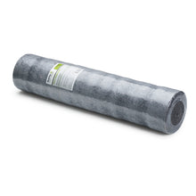 Eine Rolle Nölle Profi Brush Universal-Abdeckvlies von Nölle Profi Brush Bürsten- & Pinseltechnik e.K. ruht auf weißem Untergrund, das Etikett ist sichtbar - perfekt für den Oberflächenschutz bei Renovierungen.