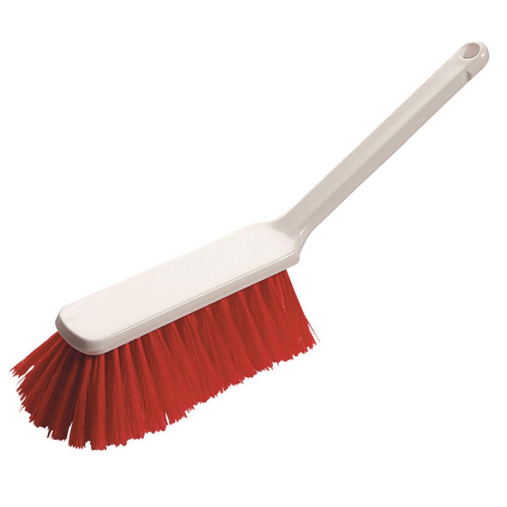 Η χειροκίνητη σκούπα 315x40x55 mm, μαλακή από την Diversey Deutschland GmbH & Co. OHG έχει μαλακές, κόκκινες τρίχες και λευκή πλαστική λαβή με ανάρτηση - ιδανική για τον καθαρισμό ευαίσθητων επιφανειών.