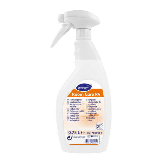 Eine weiße 750 ml Sprühflasche mit der Aufschrift "Diversey Deutschland GmbH & Co. OHG Room Care R4, Möbelpolitur" mit einer weißen Sprühdüse für Holz- und Kunststoffmöbel, die eine glänzende Oberfläche auf Ihren Möbeln hinterlässt.
