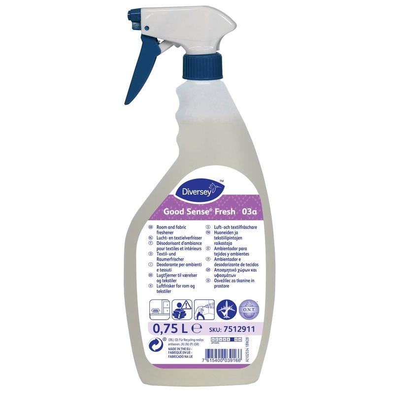 Το 750 ml Good Sense Fresh Αποσμητικό Υφασμάτων από την Diversey Deutschland GmbH & Co. OHG προσφέρει πολυγλωσσικές πληροφορίες και έναν λευκό-μπλε εκτοξευτή για αποτελεσματική εξουδετέρωση οσμών και φρέσκο άρωμα σε κάθε δωμάτιο.