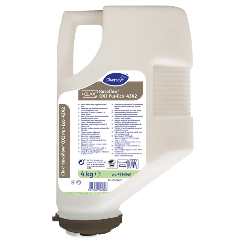 Μια λευκή πλαστική κασέτα 4 κιλών της Diversey Deutschland GmbH & Co. OHG Clax Revoflow Oxi PE, ένα περιβαλλοντικά πιστοποιημένο λευκαντικό οξυγόνου για χρωματιστά ρούχα σε μεσαίες θερμοκρασίες, με μπλε και πράσινη ετικέτα μάρκας με οδηγίες και πληροφορίες.