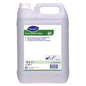 Ein 5-Liter-Kunststoffbehälter mit TASKI Jontec Clear Reiniger für Hartbeläge von Diversey Deutschland GmbH & Co. OHG, pH-neutral. Der durchscheinende Behälter verfügt über einen weißen Deckel, einen weißen Tragegriff und ein blau-grün-weißes Etikett.