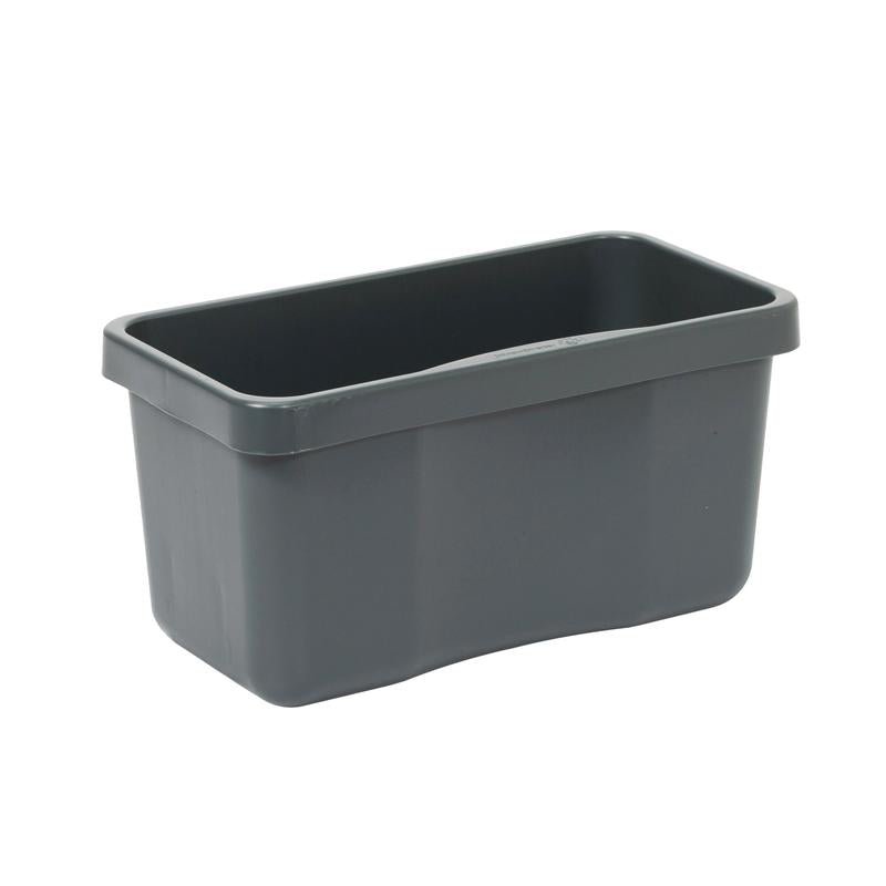 Το TASKI Mopp-Box χωρίς καπάκι από την Diversey Deutschland GmbH & Co. OHG είναι ένας ορθογώνιος, σκούρος γκρι αποθηκευτικός χώρος από πλαστικό με στρογγυλεμένες γωνίες και φαρδύ χείλος, ιδανικός για αποτελεσματικές λύσεις καθαρισμού. Εμφανίζεται άδειο σε λευκό φόντο.