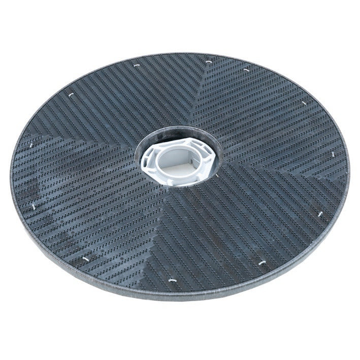 Der Diversey Führungssteller Harpoon-Grip (43 cm) ist ein runder, strukturierter, schwarzer Pad-Halter mit zentraler weißer Nabe zur Verwendung mit Reinigungs- und Polierpads, kompatibel mit swingo 1850 & 4000, abgebildet auf weißem Hintergrund. Packung: 1 Stück.