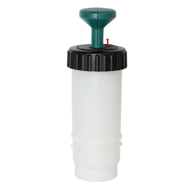 Το μπουκάλι TASKI VersaPlus 2.0 0,6 L πράσινο από την Diversey είναι ένα λευκό μπουκάλι πίεσης 600 ml με μαύρο βιδωτό καπάκι και πράσινη λαβή, ιδανικό για επαγγελματικό καθαρισμό με συστήματα TASKI VersaPlus 2.0 (1 τεμάχιο).